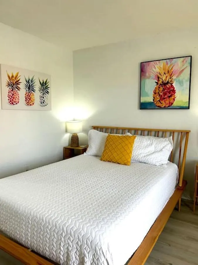 Pineapple Shores Retro Inn 6 Daytona Beach Lägenhet