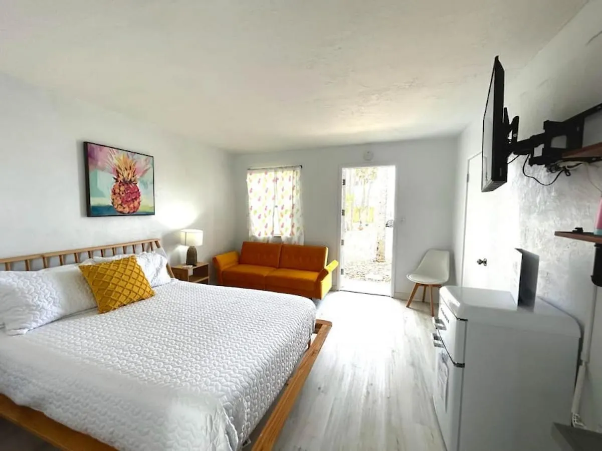 Pineapple Shores Retro Inn 6 Daytona Beach Lägenhet